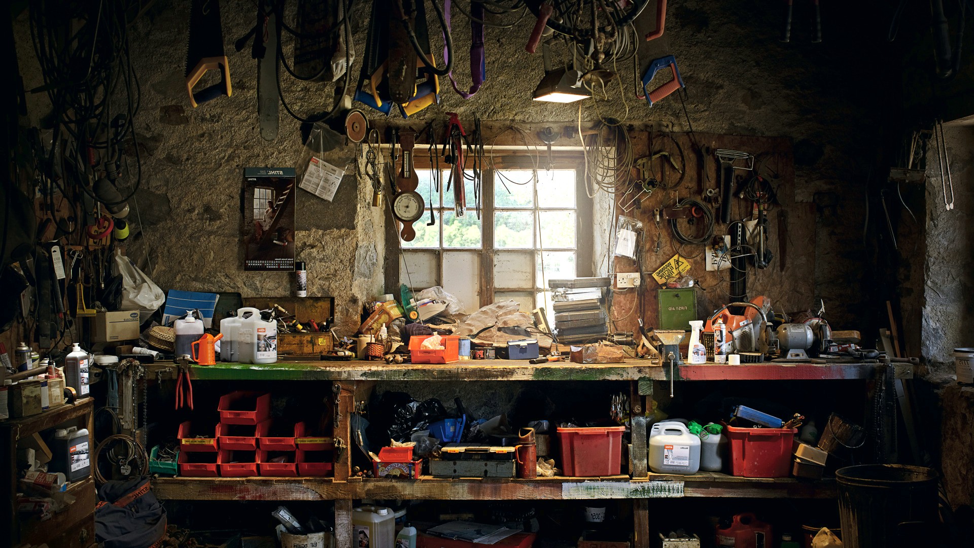 picture: tools, window, workshop, amazing photo (image)