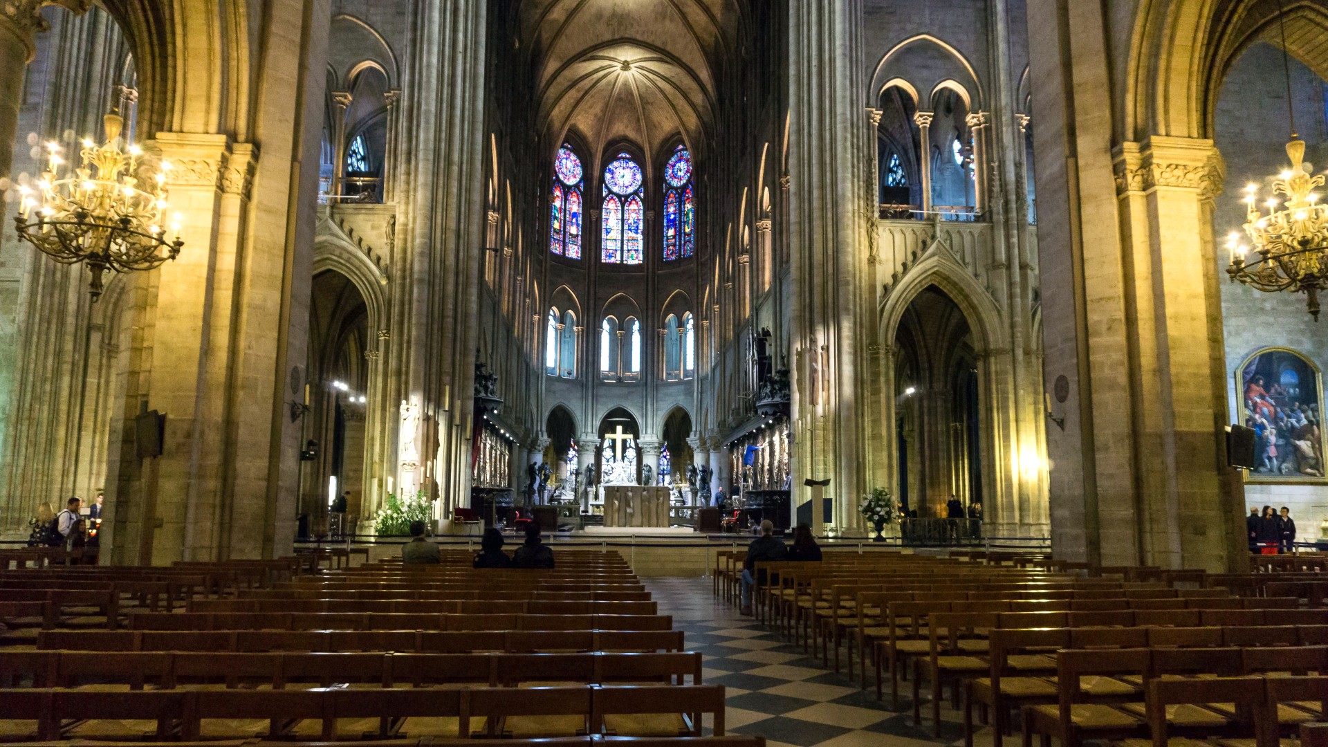 picture: The Parisian Cathedral of the Rich, bench, nave, France (image)